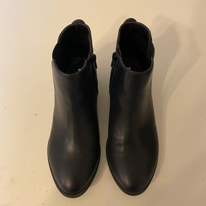 Women’s black ankle boot